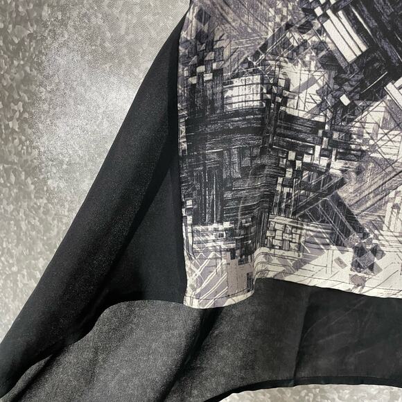 Trouve Black & White Abstract Pattern Hi-Low Hem Top - Size Small - Long Sleeve - Picture 3 of 6